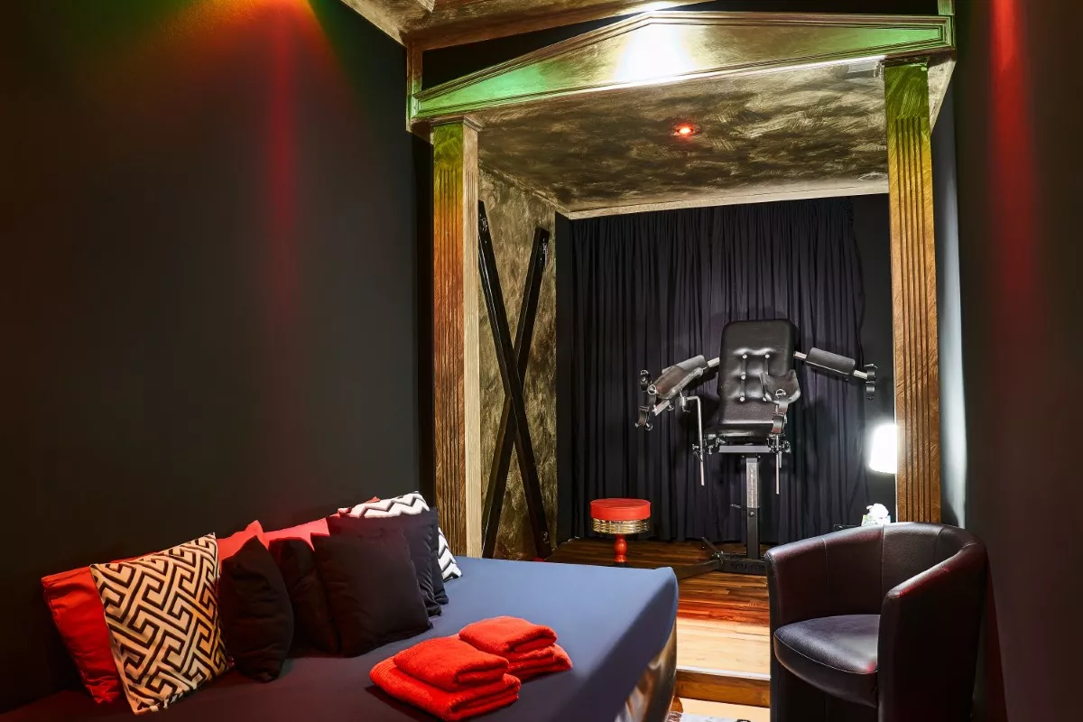 Dark Suite – Zimmer der Monaco Residenz München